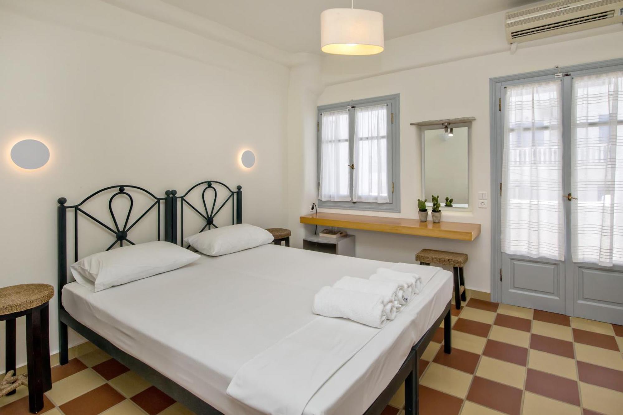 Onar Hotel & Suites Tínos الغرفة الصورة